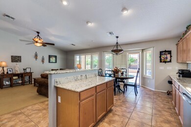 Kitchen Island & Breakfast Bar