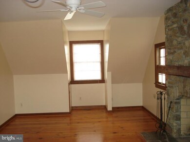 19530 Silcott Springs Rd, Purcellville, VA 20132 - photo 4