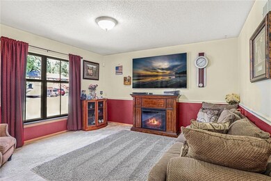 806 Englewood St, Lansing, KS 66043 - photo 2