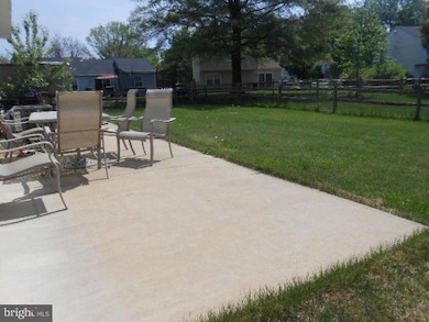 2353 Windsor Park Ct, Waldorf, MD 20602 - photo 5