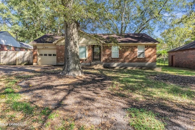 8590 Cedar Cir W, Southaven, MS 38671 - photo 2