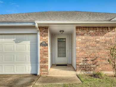 1924 Parkside Dr, Moore, OK 73160 - photo 4