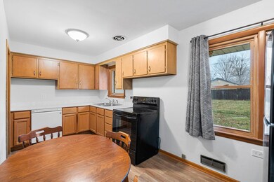 618 N Berwick Blvd, Waukegan, IL 60085 - photo 6