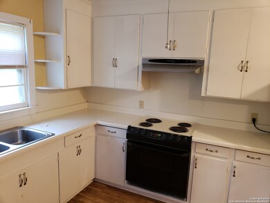 1026 E Humphreys St, Seguin, TX 78155 - photo 7