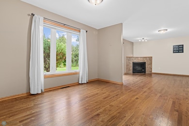 1195 Prairie Ln, Shakopee-5.jpg