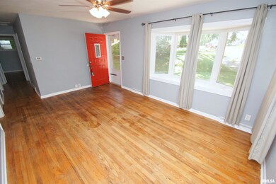 1527 Fulton Ct, Davenport, IA 52803 - photo 2