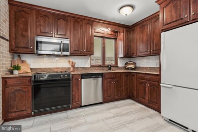 5906 Dale Ct, Sykesville, MD 21784 - photo 3