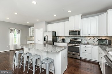 918 Magnolia Blossom Ct, Sykesville, MD 21784 - photo 7