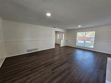 2400 Meadow Creek Dr, Carrollton, TX 75006 - photo 7