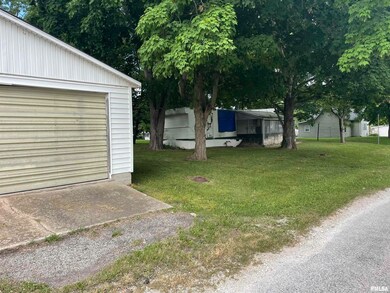 142 S Pitt St, Virginia, IL 62691 - photo 2