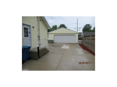 662 Sunset Ave, Sheffield Lake, OH 44054 - photo 4