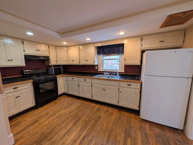 30 Pleasant St, Bristol, NH 03222 - photo 4