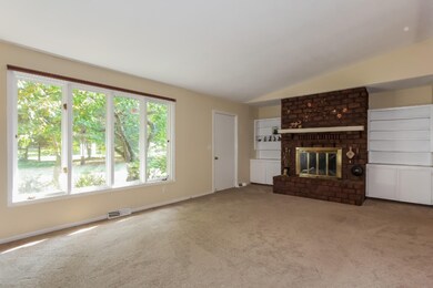 004-Living_Room-2124899-medium