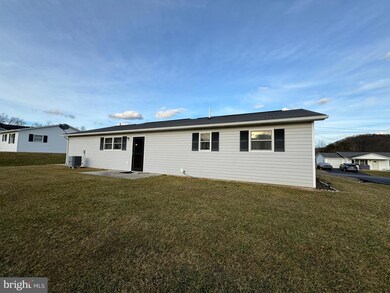 73 Redwood Ln, Keyser, WV 26726 - photo 3
