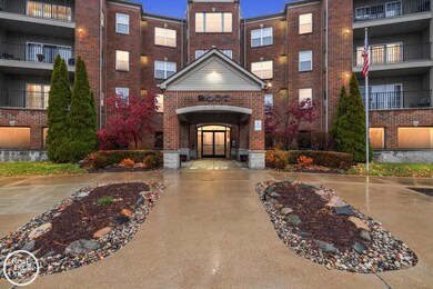 2118 Country Club Dr unit 10, Saint Clair Shores, MI 48082 - photo 2