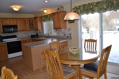 6950 Suzanne Ct, Schenectady, NY 12303 - photo 3