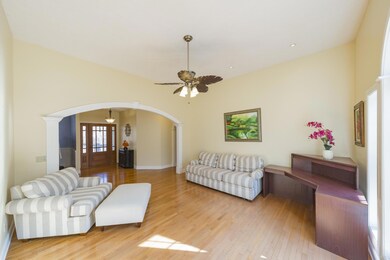 SPACIOUS LIVING ROOM WITH HARDWOOD FLOORS, CEILING FAN AND NEUTRAL PAINT COLOR!  316 RIDGEWOOD DR MANCHESTER, TN 37355
