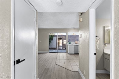 3301 Fairview Ln, Las Vegas, NV 89121 - photo 7