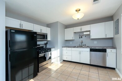 6824 N Pine St, Davenport, IA 52806 - photo 7