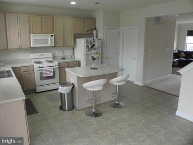 8177 Glade Bank Dr, Manassas, VA 20111 - photo 5