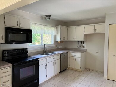 8764 Usher Rd, Olmsted Falls, OH 44138 - photo 4