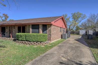 3205 Mimosa Dr, Sherman, TX 75092 - photo 4