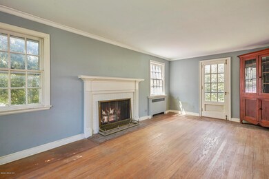 009-photo-living-room-8281401