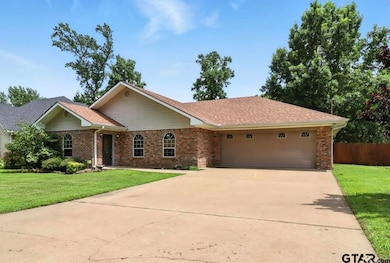 126 E Hoyt Dr, Longview, TX 75601 - photo 2