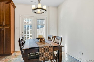 Eat-in area of kitchen.