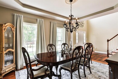 FORMAL DINING WITH TRAY CEILING