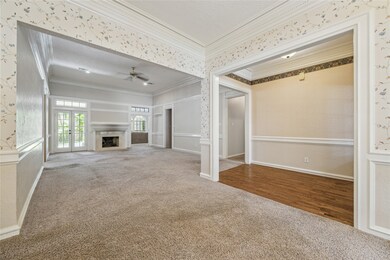 Opening to the living room, take note of the soari