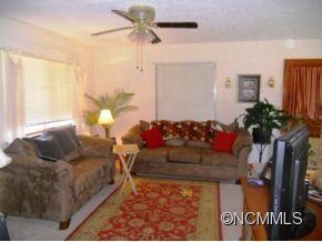 105 Wynnbrook Dr, Hendersonville, NC 28792 - photo 6