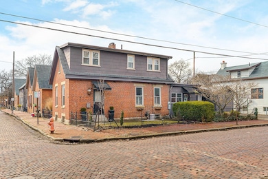 539 Mohawk St-3