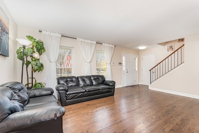 891 Lowell Ln, Naperville, IL 60540 - photo 3