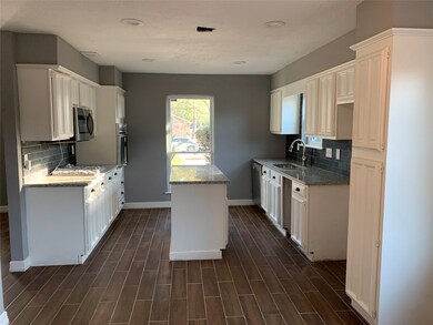 5722 Arncliffe Dr, Houston, TX 77088 - photo 4