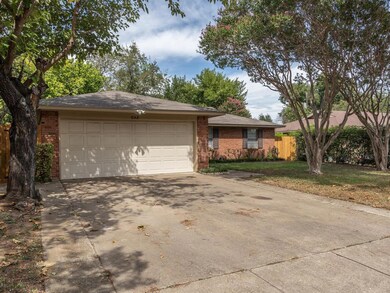 648 Oak Dr, Hurst, TX 76053 - photo 2