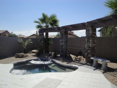 PRIVATE YARD W HEATED PEBBLE TEC SPA