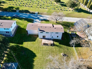 608 Moen St, Decorah, IA 52101 - photo 4