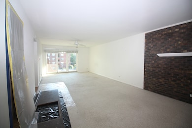 475 Shenstone Rd unit 303, Riverside, IL 60546 - photo 2