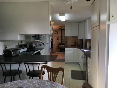 Dining room into kitchen