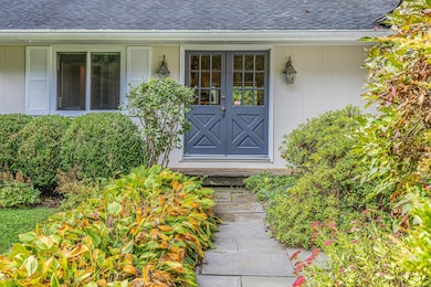 261 Linden Tree Rd, Wilton, CT 06897 - photo 4