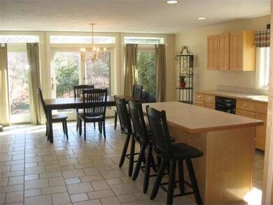 335 Sycamore Dr, Holden, MA 01520 - photo 4