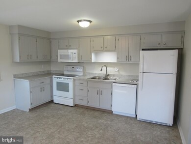 357 W Broad St, Telford, PA 18969 - photo 5