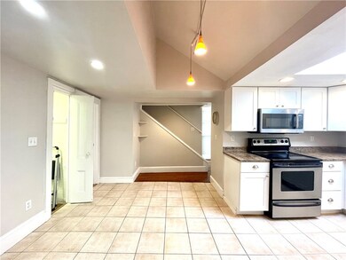 29 Gibbs Ave unit 2, Newport, RI 02840 - photo 2