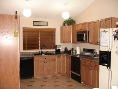 Kitchen recently updated w ss appliances