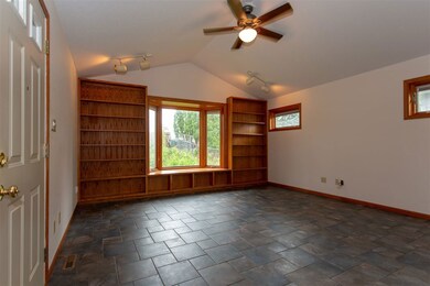 2213 W 8th St, Cedar Falls, IA 50613 - photo 7