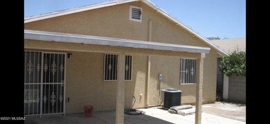 1661 W Thorne back patio (1)