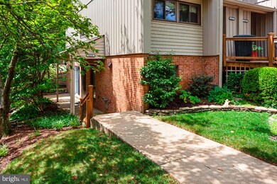 2113 Old Landing Way unit 16-1, Woodbridge, VA 22191 - photo 3