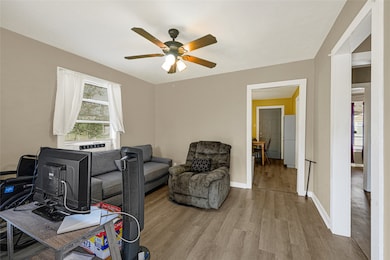 5303 Lucille St, Houston, TX 77026 - photo 4