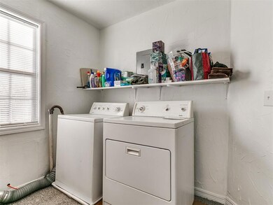 Clothes washing area with laundry area, a textured